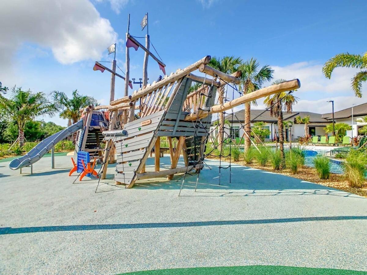 Terrific Thematic Lakeview 2b With 2 Clubhouses Casa de férias *