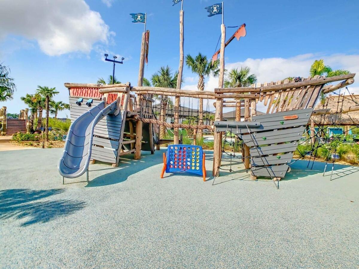 Casa de férias Terrific Thematic Lakeview 2b With 2 Clubhouses Kissimmee