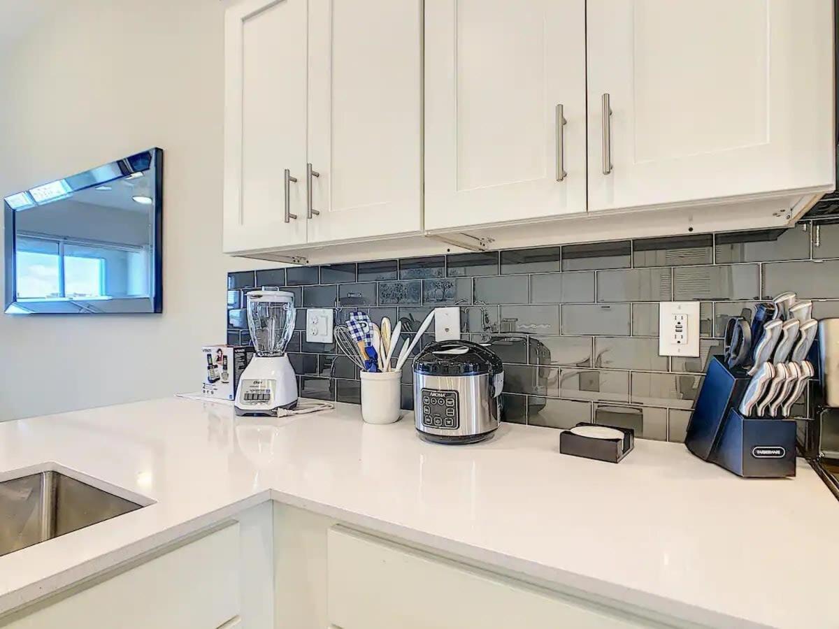Terrific Thematic Lakeview 2b With 2 Clubhouses